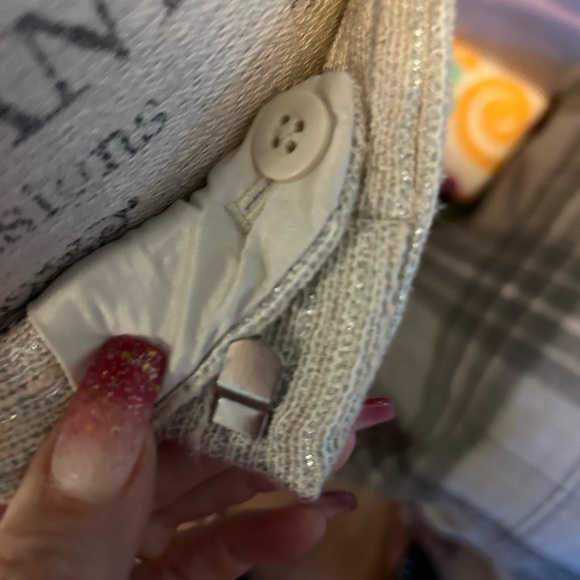 Banana Republic 5in tweed fringed shorts. Size 6. Pockets. - Picture 4 of 5